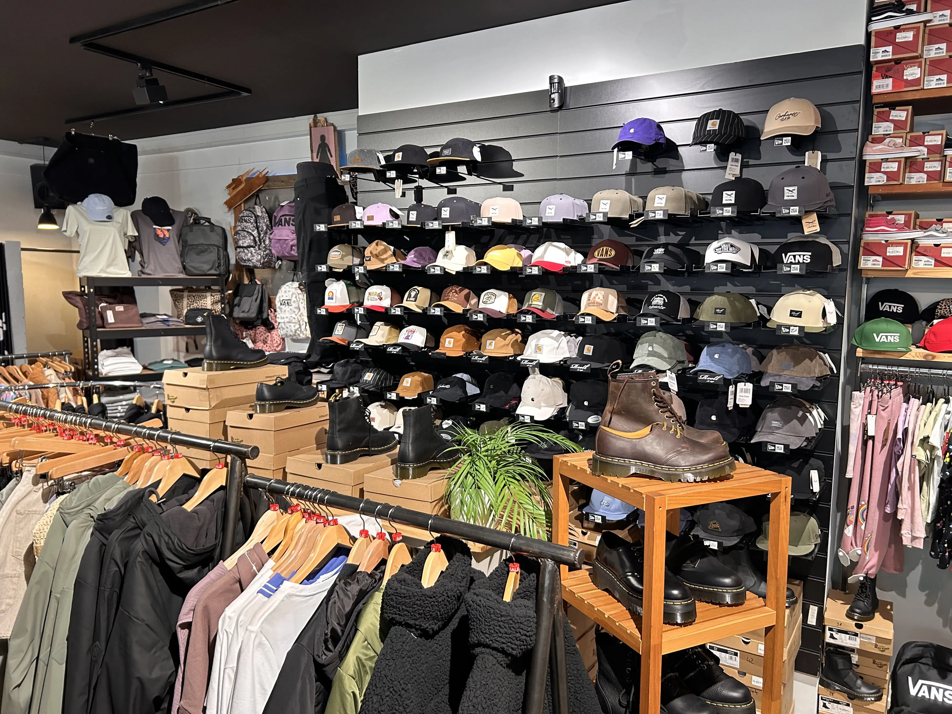Korrekt Streetwear Shop Innenansicht