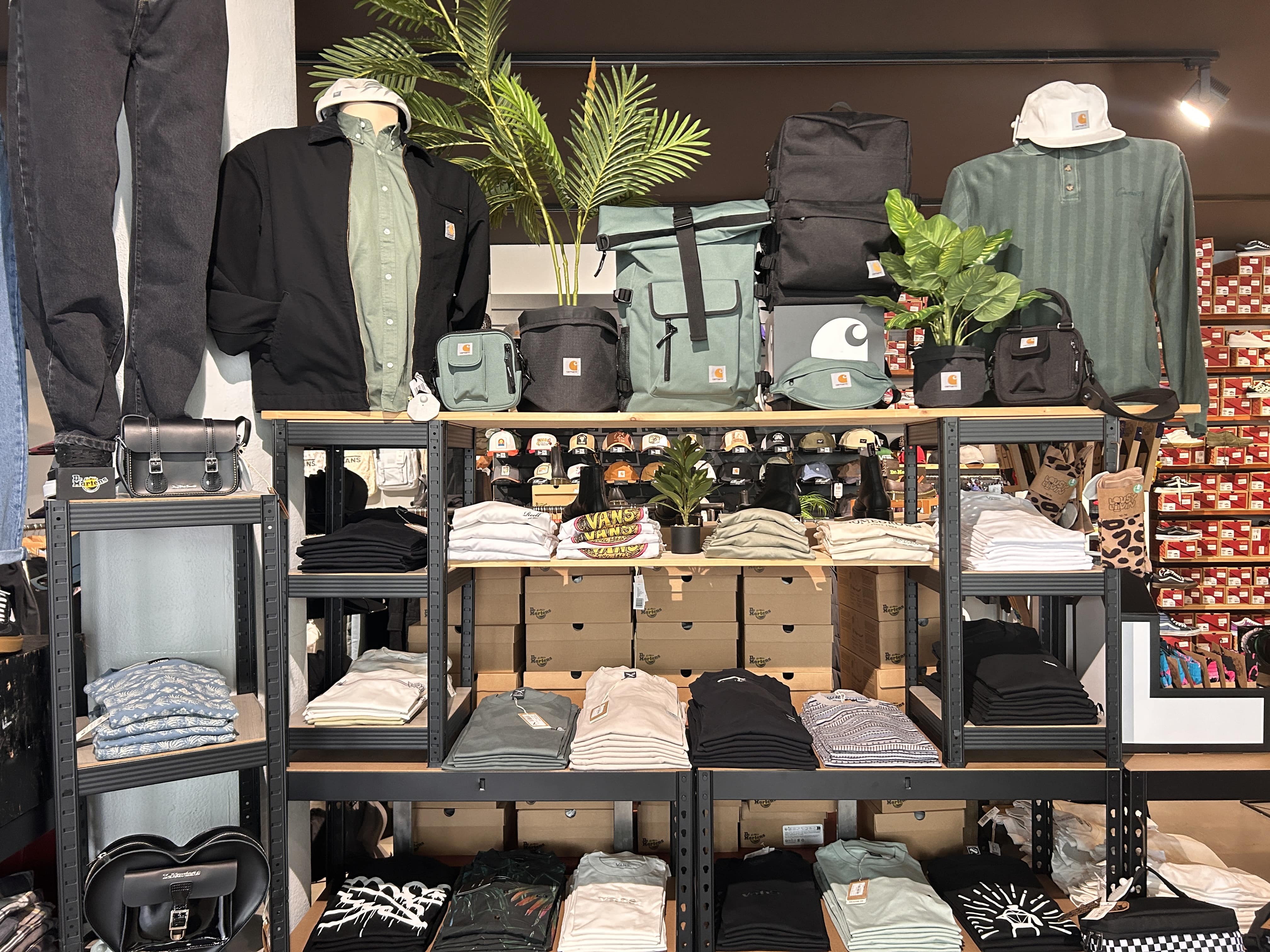 Korrekt Streetwear Shop Innenansicht