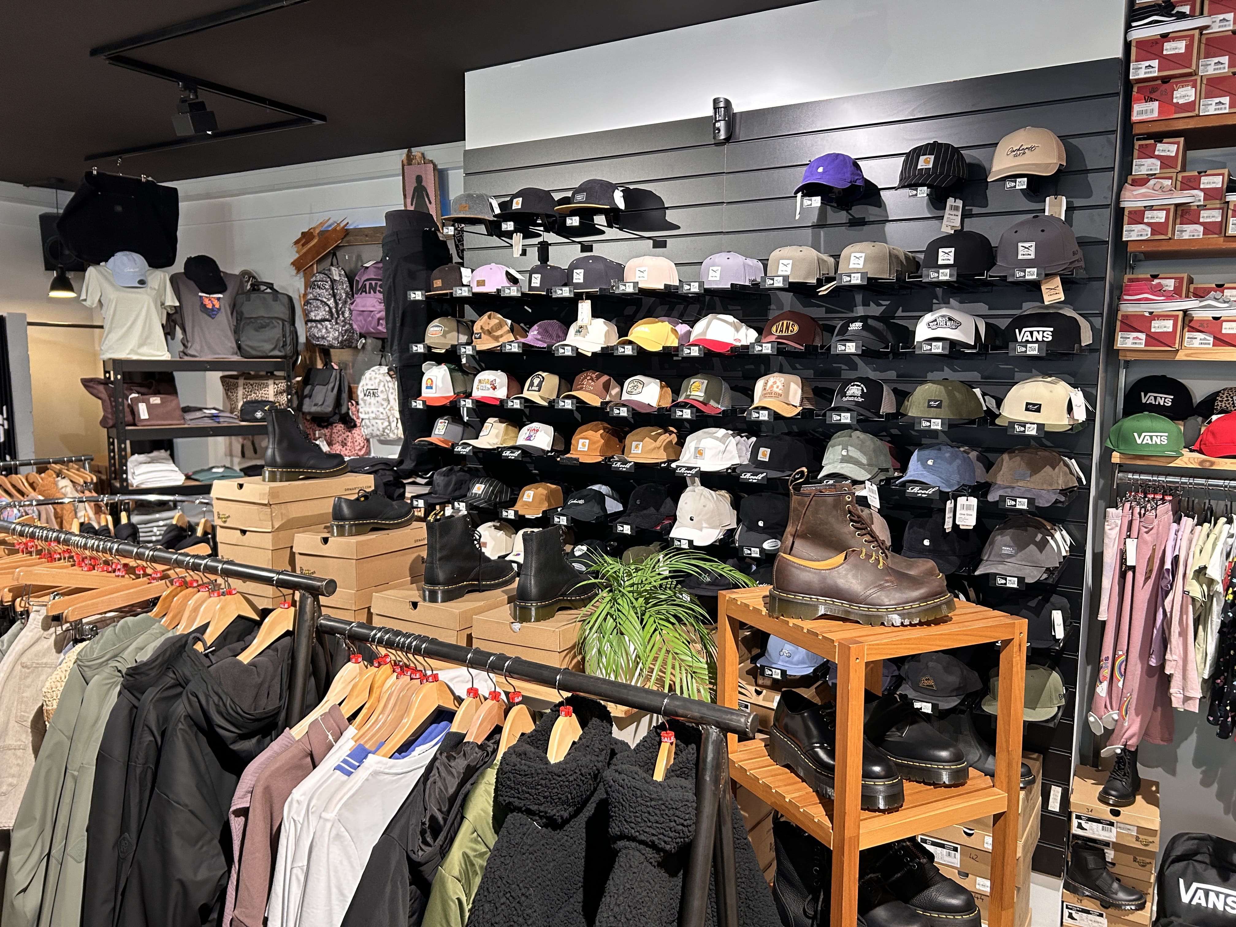 Korrekt Streetwear Shop Innenansicht